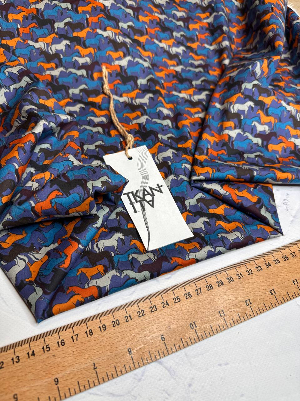 Блузочно-плательный поплин с рисунком (96%хлопок/4%эластан, Конный бунт на поле, 142, 92 гр/м2)