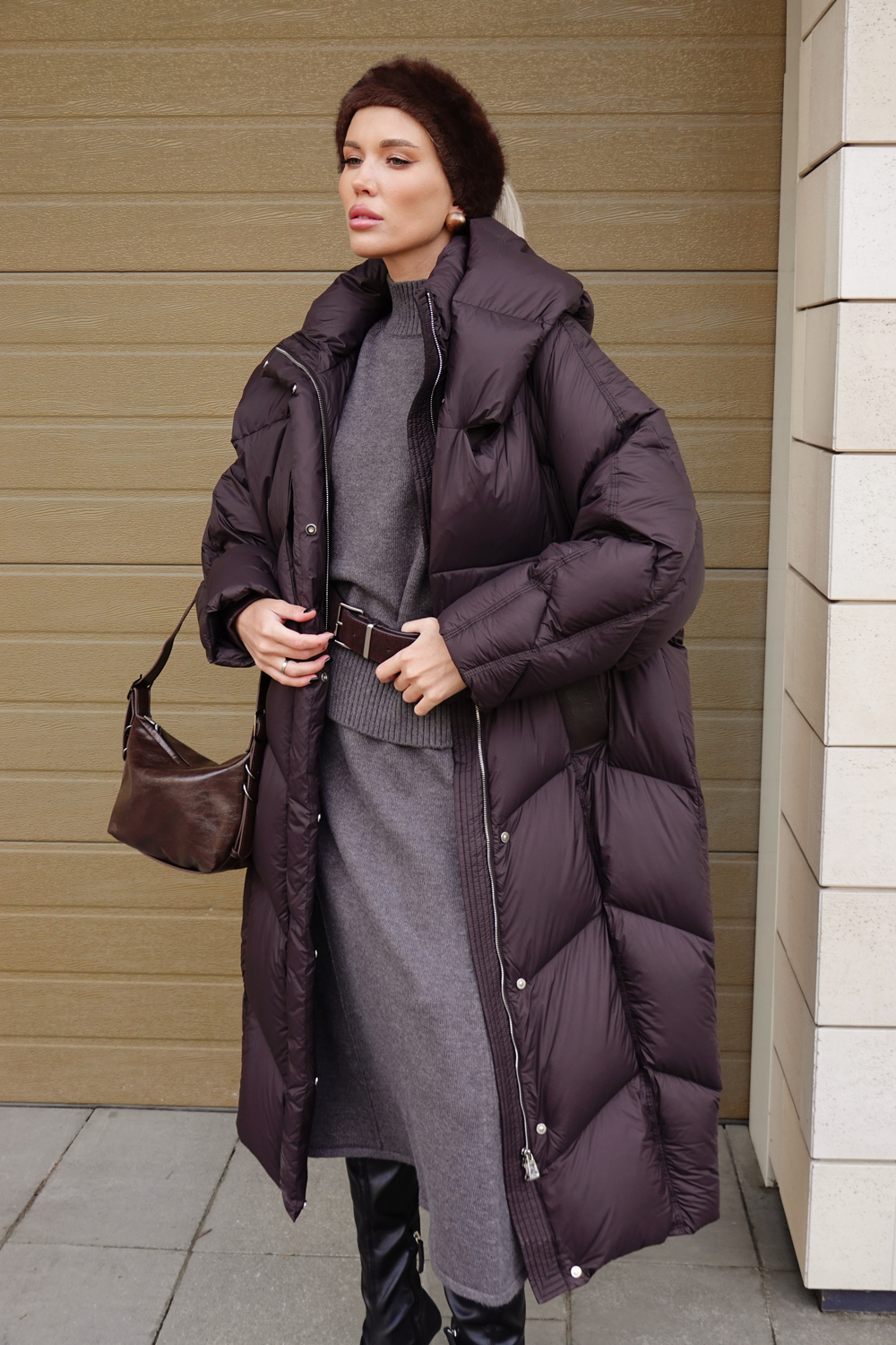 Пуховик удлиненный с капюшоном-шарфом