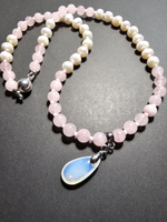 Колье авторское из натуральных камней "Розовая луна" Бижутерия на шею для женщин, девушек. Женское украшение.