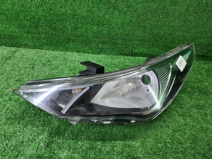 Фара левая Hyundai Solaris 2 (2020-н.в.) галоген