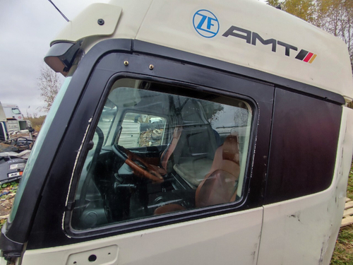 Дверь левая в сборе 2022г.