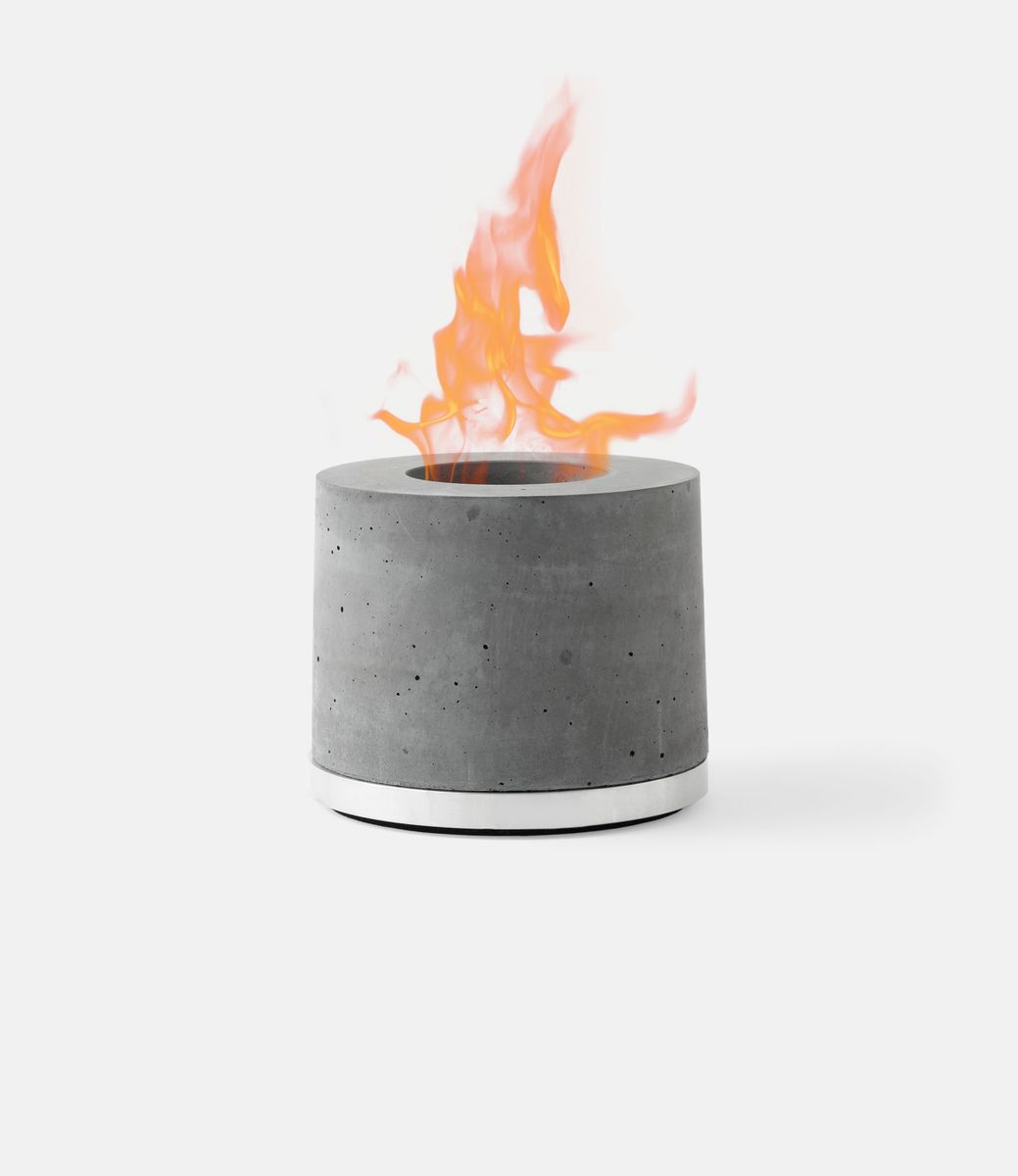 Flikrfire Fireplace Round Silver — портативный камин из бетона