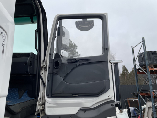 Дверь правая 2018г.