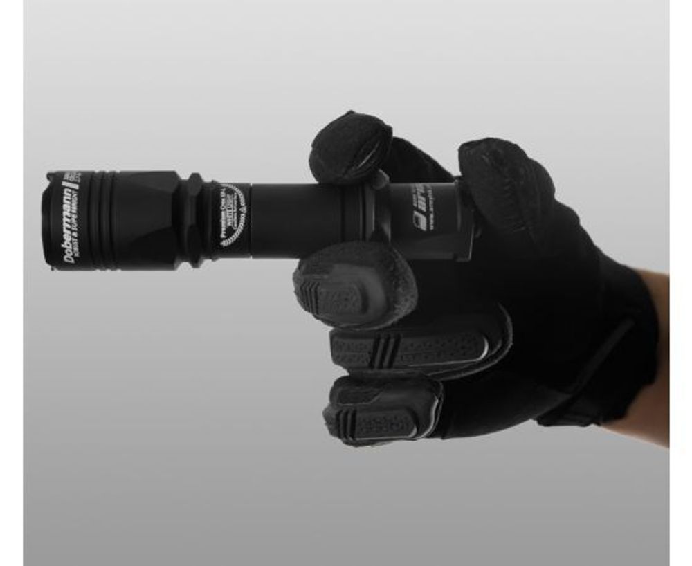 Фонарь Armytek Dobermann / XP-L HI Теплый / 930 лм / 5°:40° / 1x18650 или 2xCR123A