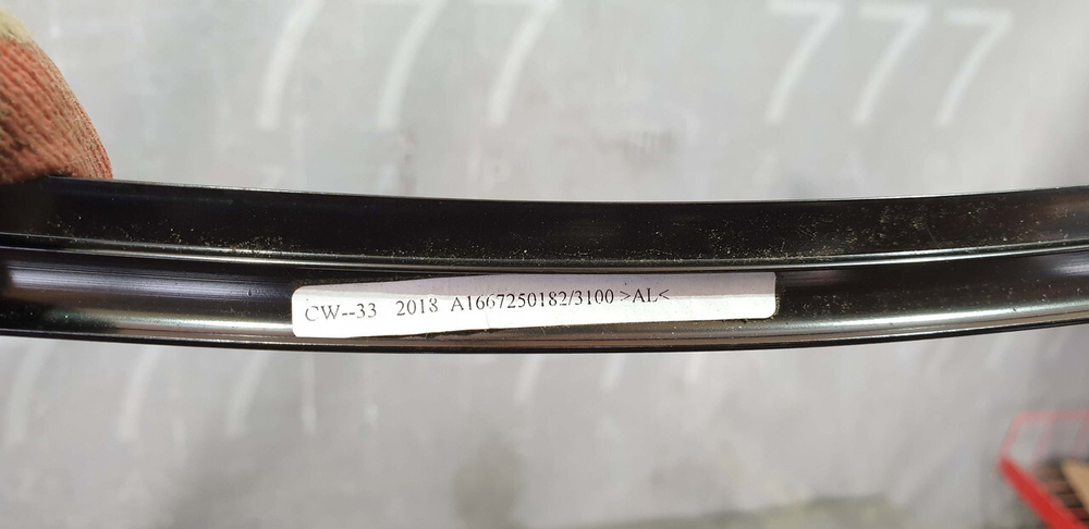 Молдинг двери передней левой Mercedes GLS (X166) 12-19 Б/У Оригинал A1667250182