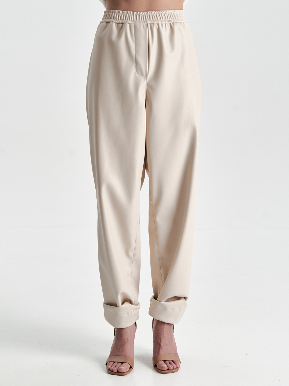 Брюки экокожа в молочном цвете