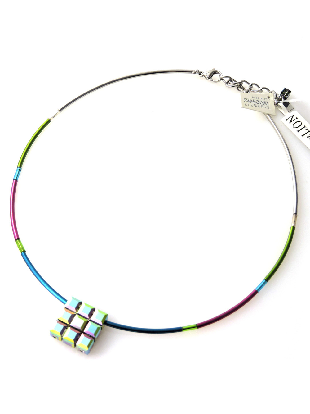 4742/10-1536 Coeur de Lion – очень симпатичное колье. Яркие цветные элементы и кулон из кубов Сваровски.