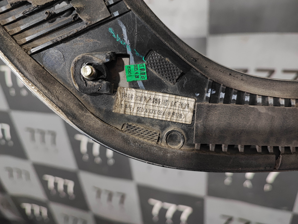 Накладка крышки багажника Tank 500 21-нв Б/У Оригинал 5506400XKV3BA