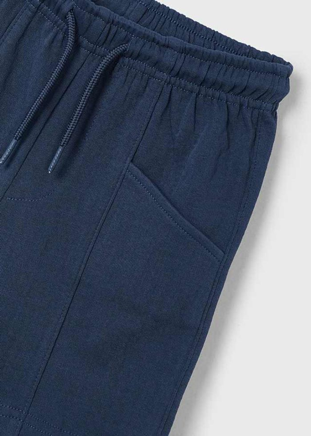 две футболки с шортами