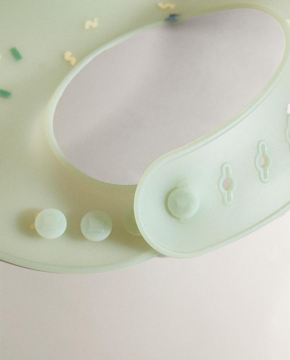 ZARA HOME ДЕТСКИЙ СИЛИКОНОВЫЙ НАГРУДНИК МИККИ И МИННИ DISNEY ©, РАЗНОЦВЕТНЫЙ