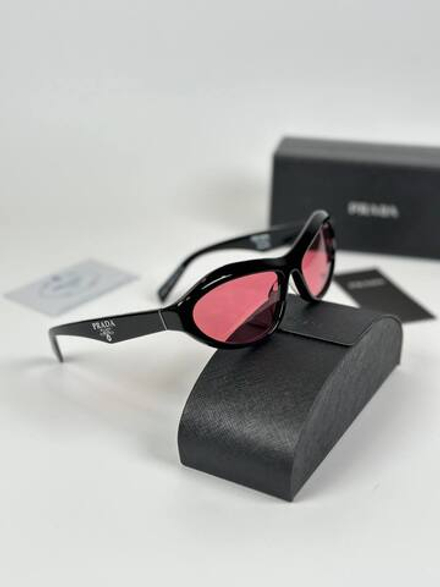 Очки Prada
