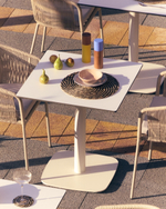 Dina Уличный стол белый на белом металлическом основании 68 x 68 x 70 см