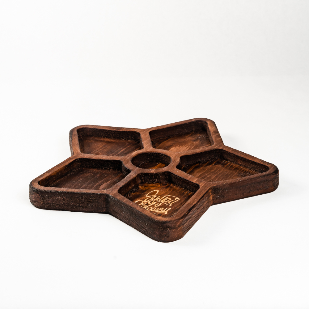 Менажница деревянная из сибирского кедра для подачи блюд и закусок с гравировкой "ДУМАЙ О ХОРОШЕМ". MG96