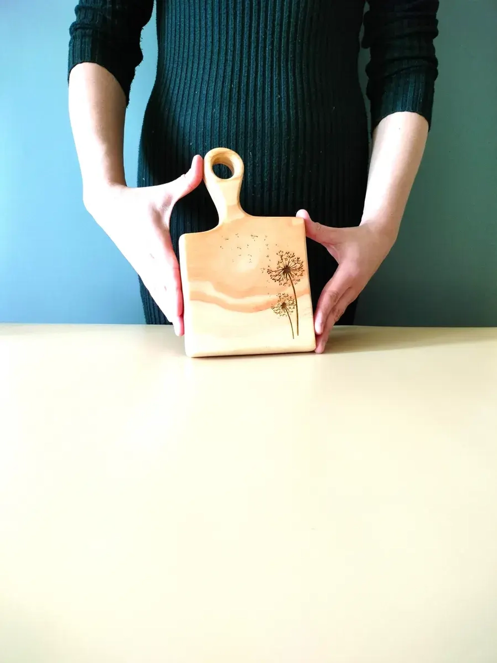 Доска разделочная из дерева сервировочная