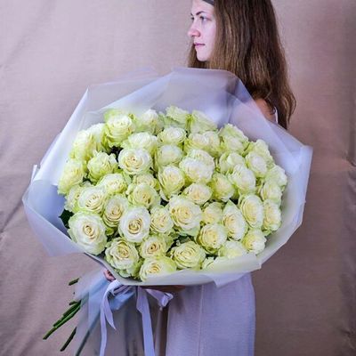 Большой букет белых высоких роз 51 шт.