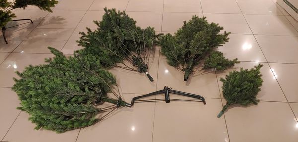 Шарнирные крепления елок: особенности и преимущества