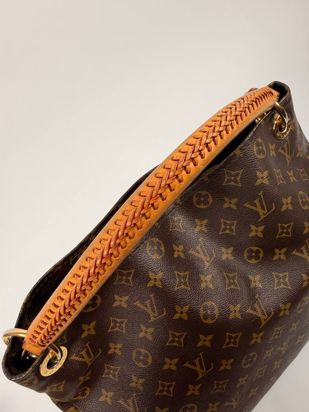 Сумка Louis Vuitton Artsy MM