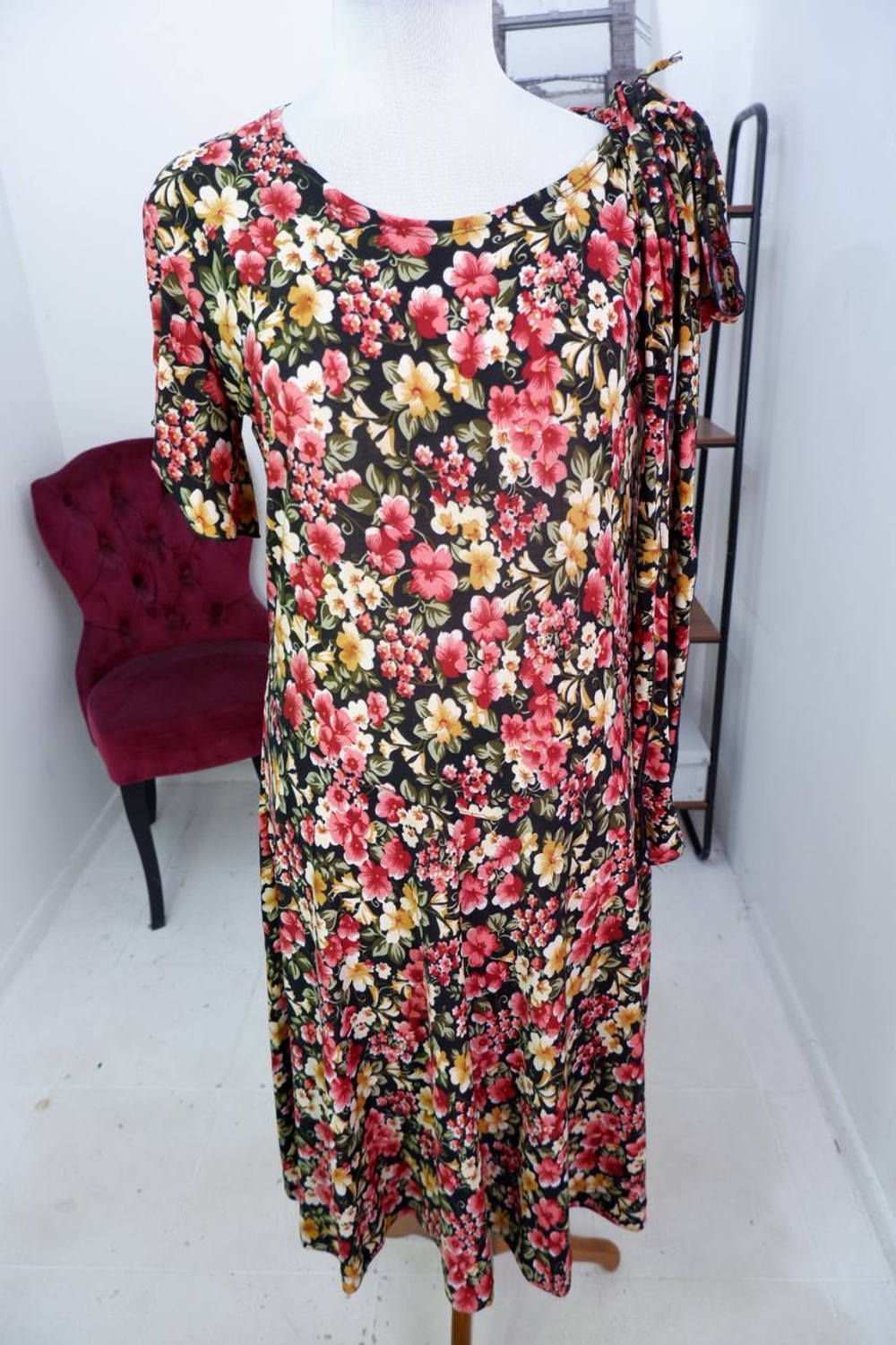 Платье приятное к телу, визуально на 50 размер