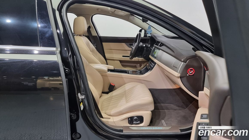 Jaguar XF (X260) 20d Portfolio AWD (11.2019)