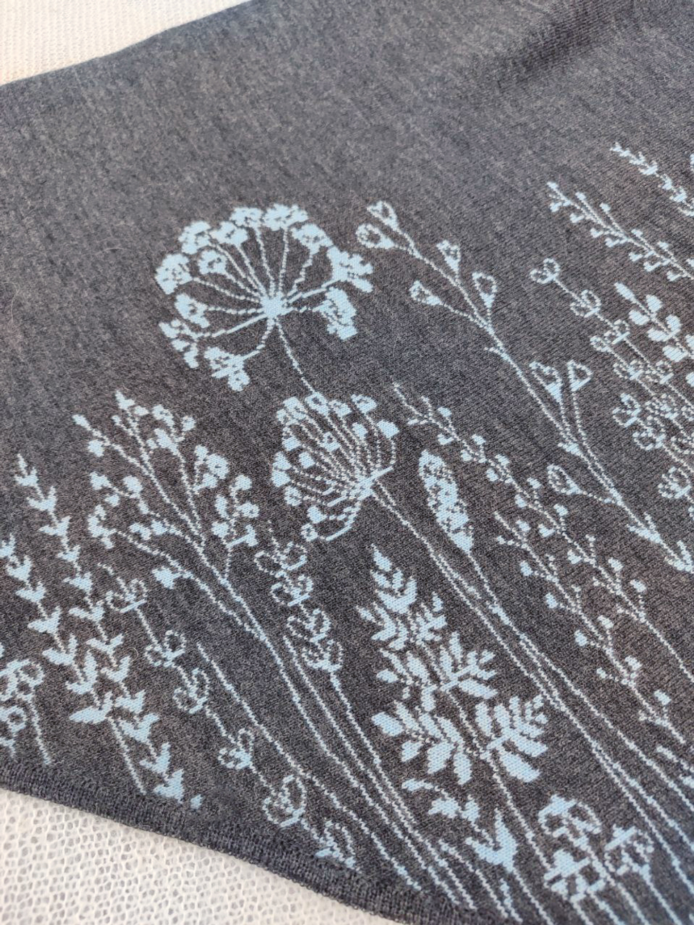 Оренбургский платок-косынка К502-26/24 св.голубой/графит