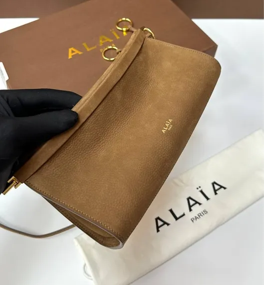 Сумка ALAIA LE CLICK EAST WEST из нубука