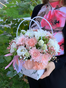 День знаний №9 Сумочка с цветами в розовых оттенках