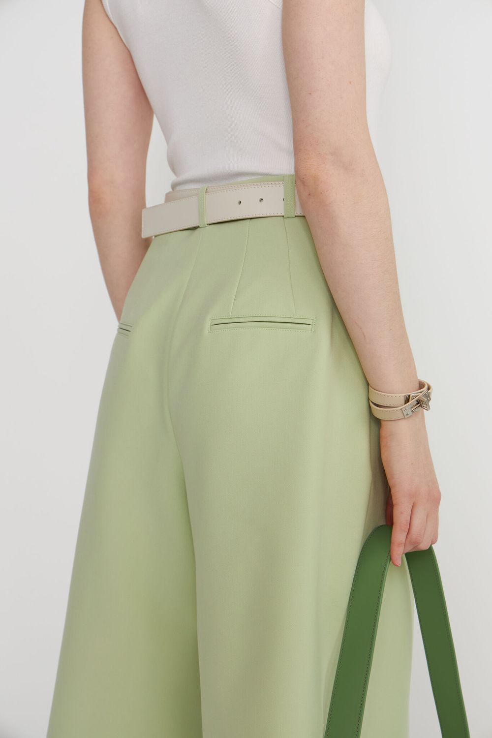 БАЗОВЫЙ РЕМЕНЬ С ОВАЛЬНОЙ ПРЯЖКОЙ MILK