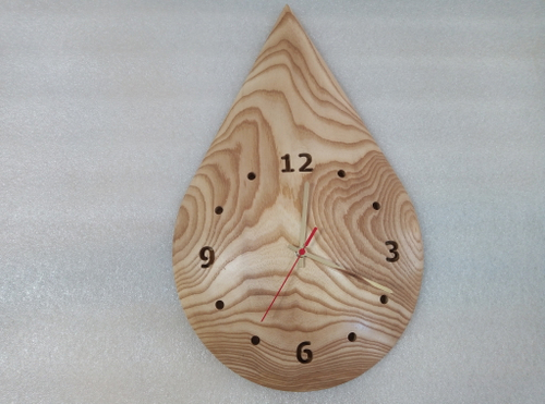 Часы из массива дерева "Капля"