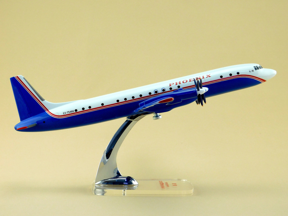 Модель самолета Ил-18 (М1:100, PHOENIX)