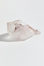 Горный хрусталь с гематитовым фантомом