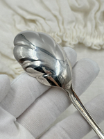 Ложка в виде ракушки International