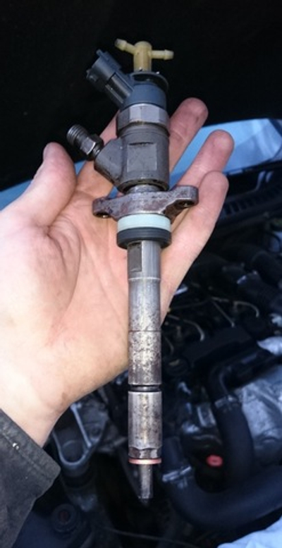 Демонтаж и Монтаж Топливной форсунки (замена уплотнителя - одна)