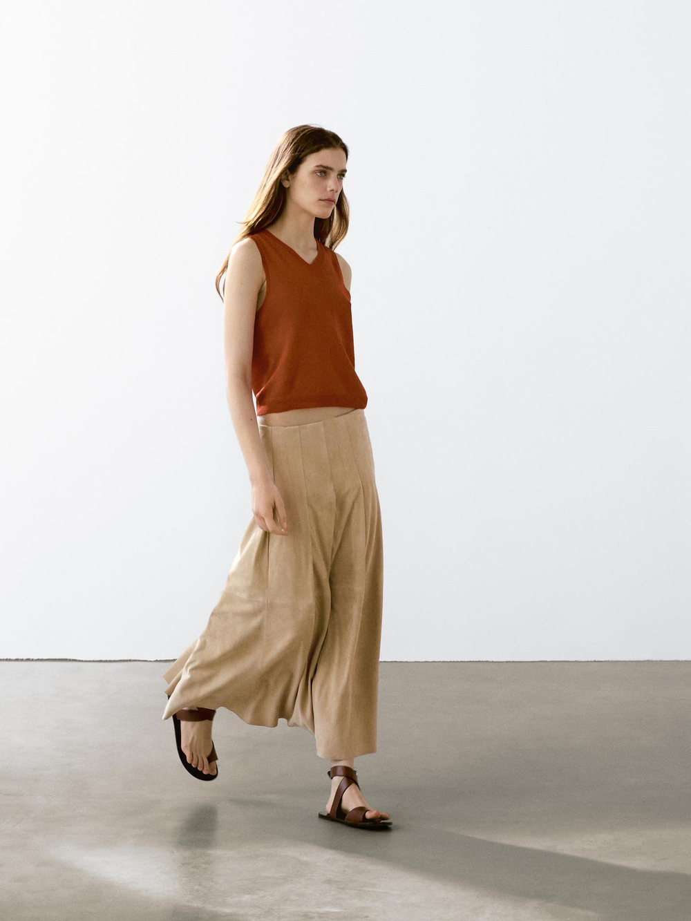 Massimo Dutti Длинная юбка из замши с плиссировкой, дымчатый