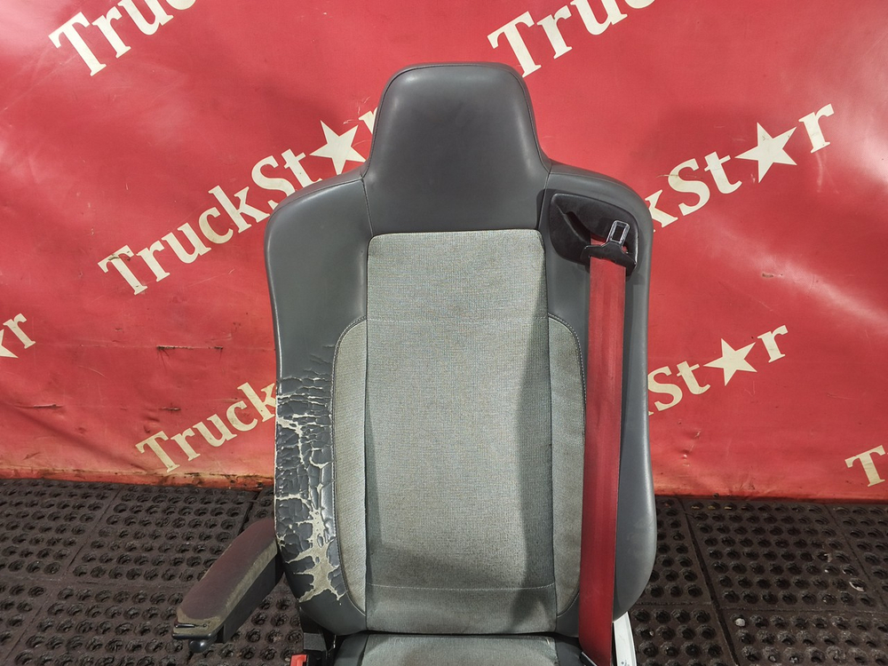 Сиденье водительское пневматическое