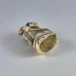 Статуэтка нэцкэ Бэндзайтэн (Бэнтэн) с волшебным цветком