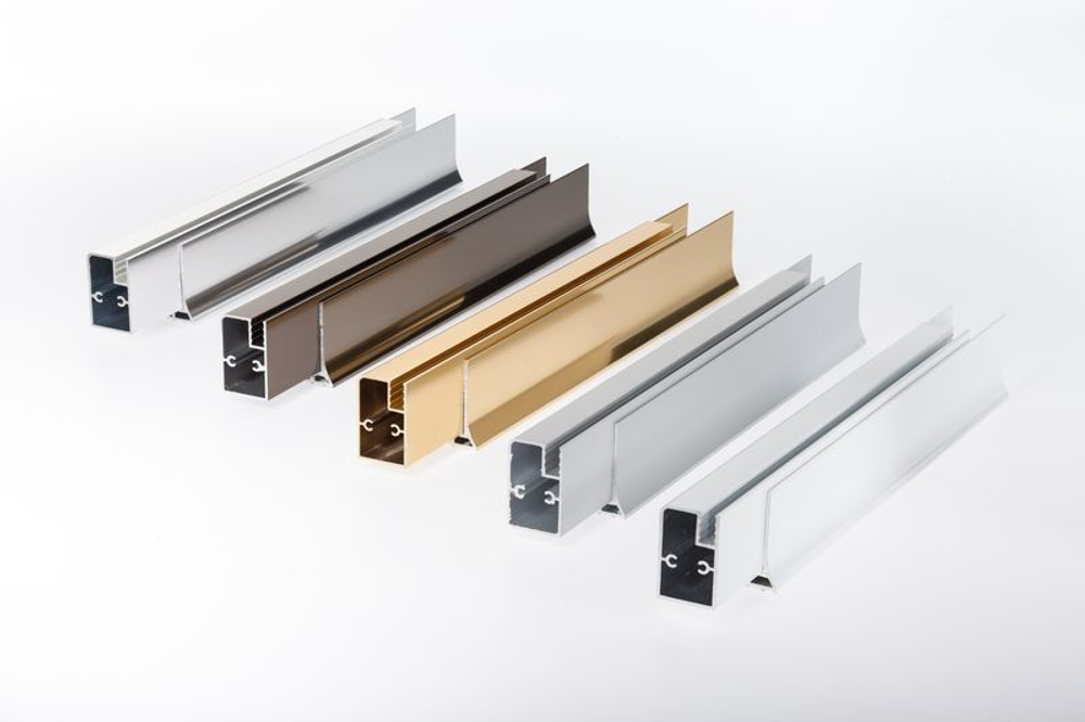 Дверь одностворчатая распашная Vegas - Glass EP 75см. профиль гл.хром, стекло прозрачное