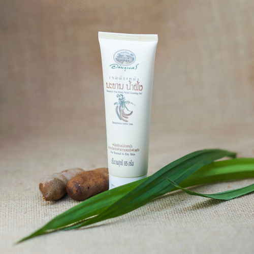 Очищающий гель для лица на основе экстракта Тамаринда Tamarind Plus Honey Facial Cleansing Gel Abhaibhubejhr