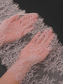 Кружево шантильи пудровое (лотос) неэластичное ширина 23 см длина 1.45 м