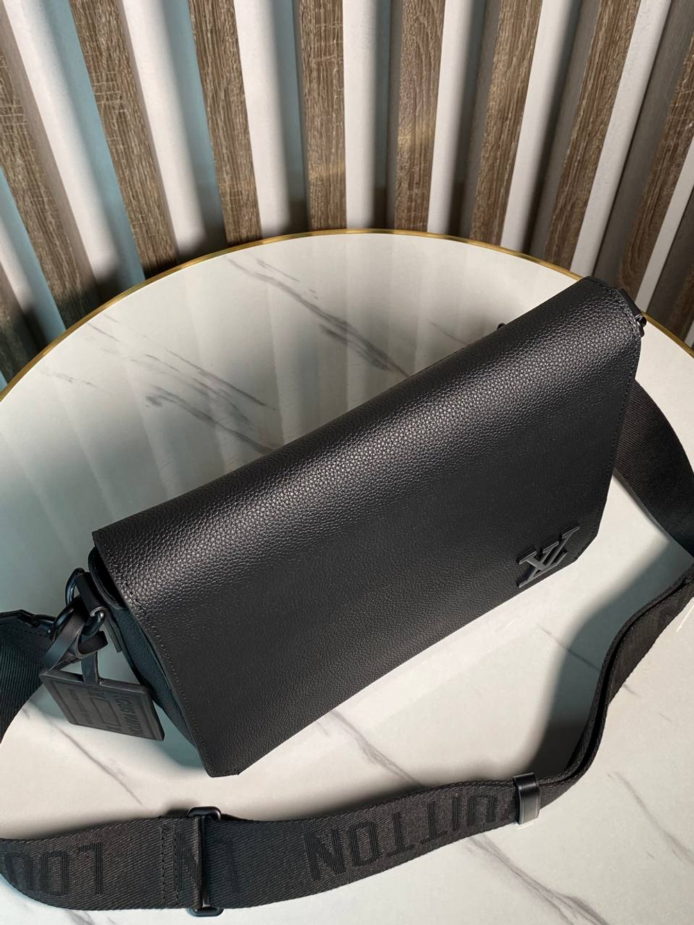 Сумка-мессенджер Louis Vuitton