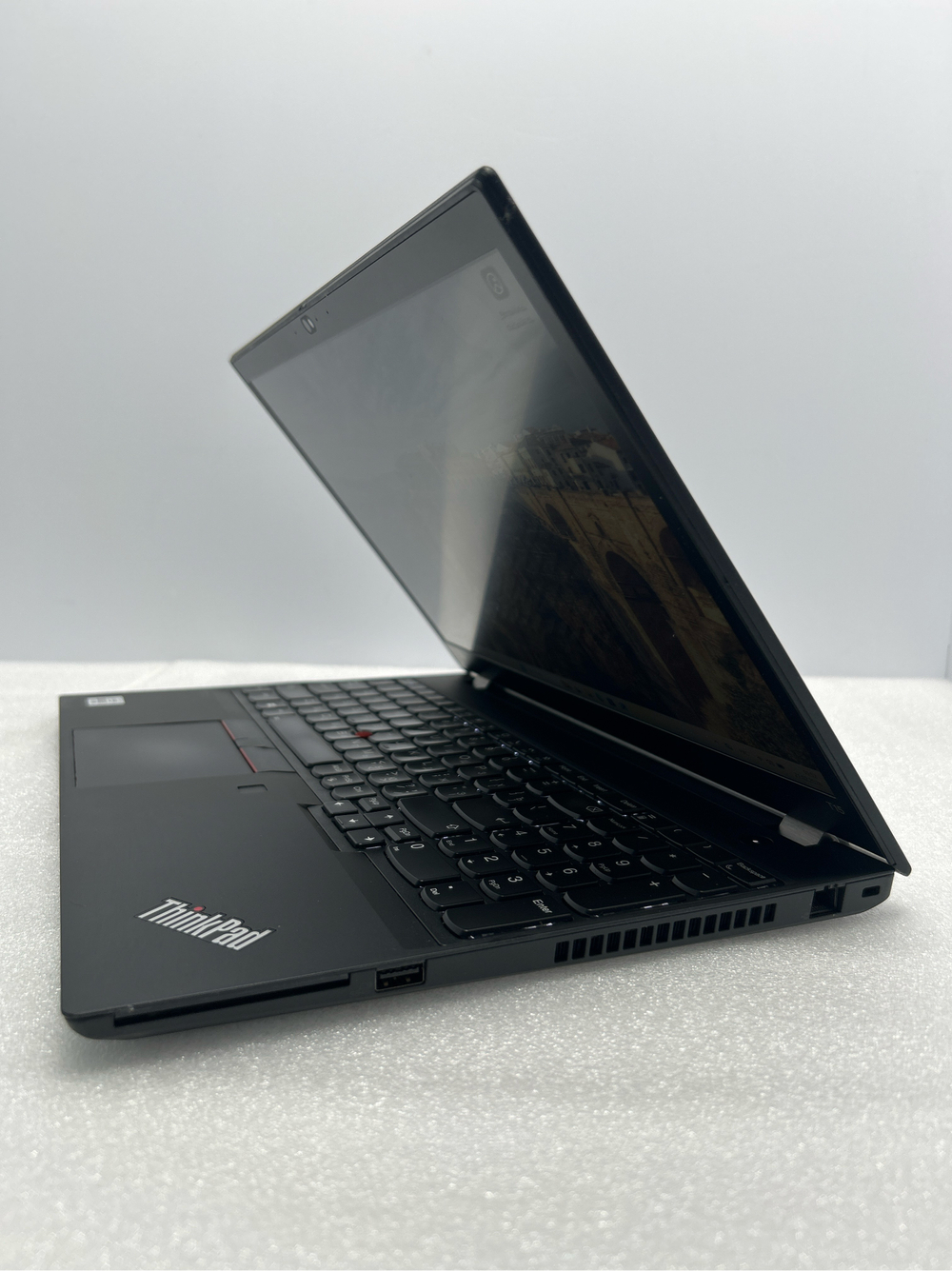 Ноутбук Lenovo ThinkPad T15 Gen 1 (20S6004HRT) 15.6"/Intel Core i7 10510U/RAM 16GB/SSD 512GB/Intel UHD Graphics/1920х1080 IPS/WINDOWS 11/Подсветка:LED. Состояние: Уценка/большой след на матрице от клавиатуры/С1