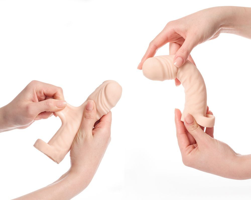 Телесная насадка-удлинитель со вставкой размера M - 16 см.