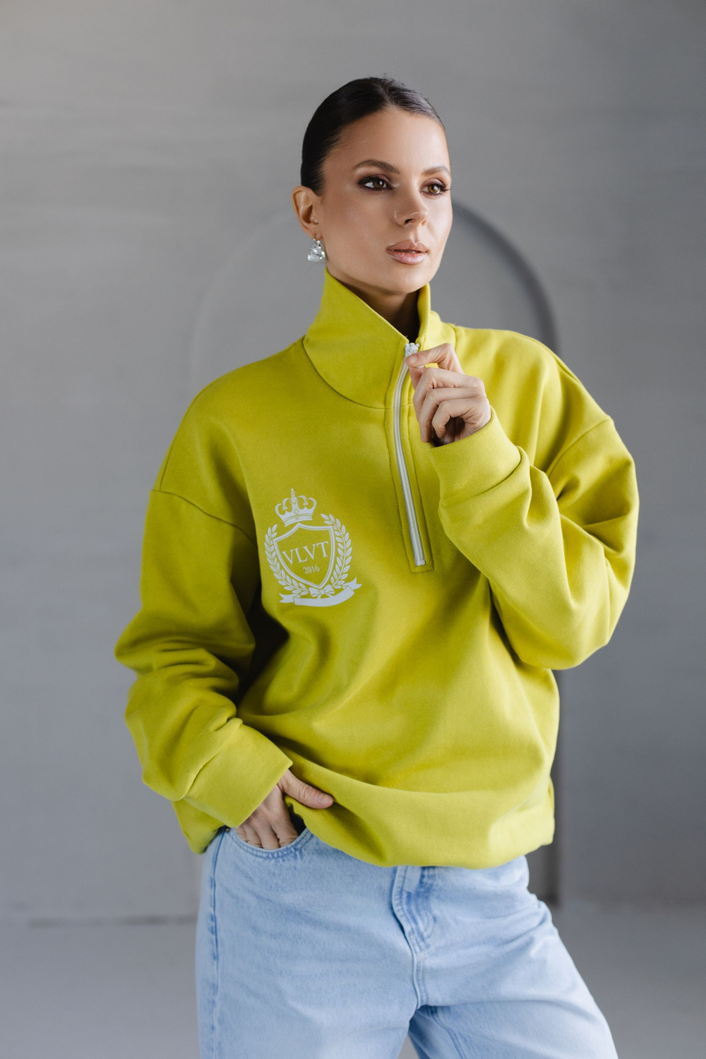 Анорак из трикотажа с молнией салатовый