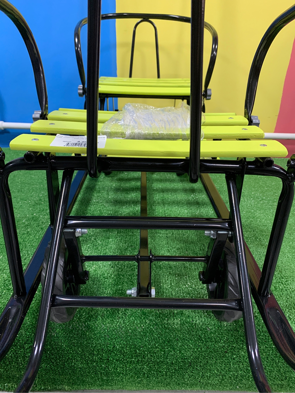 Санки "Погодки УНИВЕРСАЛ" с механизм. выдв. колес. шасси,черная рама, желтые (ПУСО0-1)