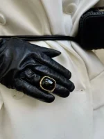 Кольцо с черным литьем квадратной формы