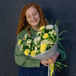134. Суперстойкий букет в весенних оттенках с ветками вишни