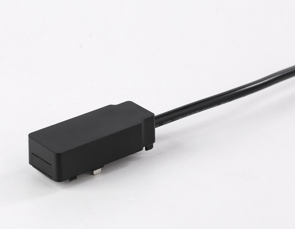 GV1262 BK черный ввод питания для шинопровода IP20 48V 60*26*16