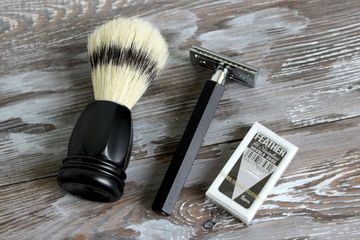 Как бриться т-образным станком (видео)