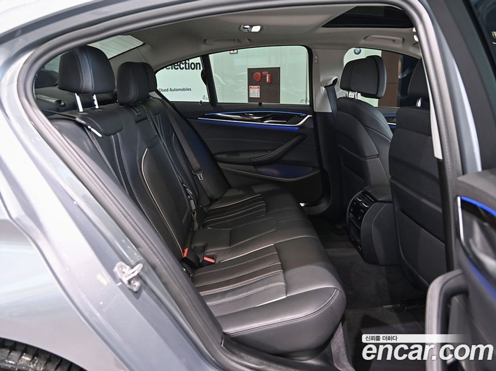 BMW 5 Series (G30) 520i Luxury (12.2022)