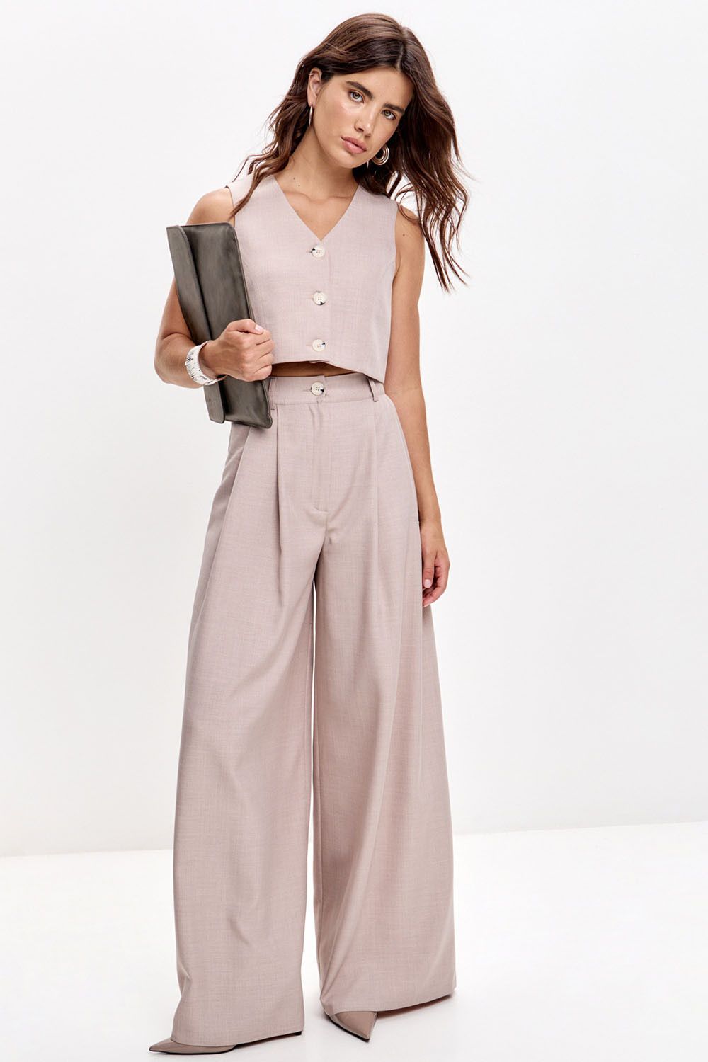 Укороченная жилетка свободного кроя серо-бежевого цвета