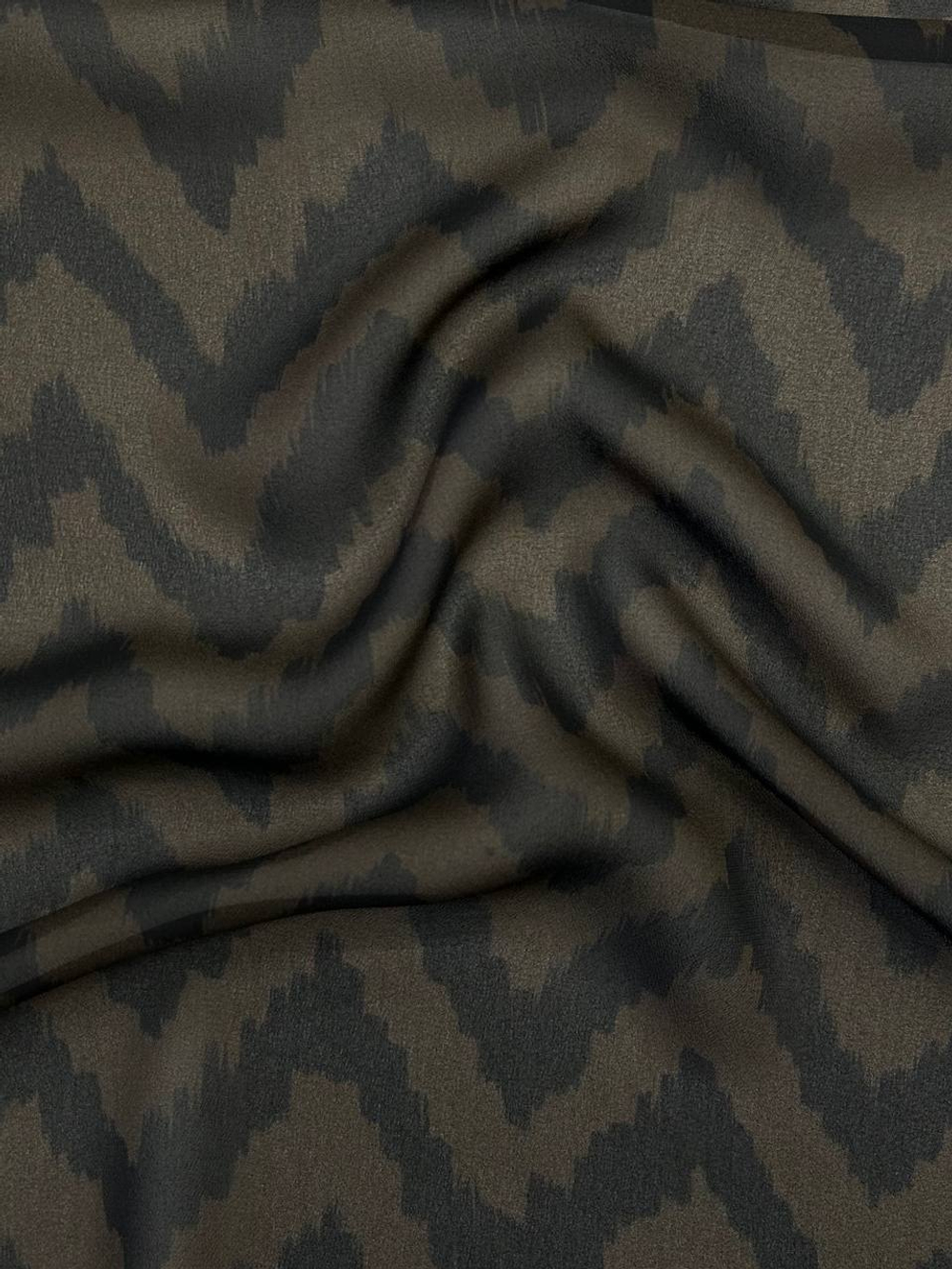Шелк с вискозой Max Mara коричневый с черными зигзагами